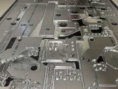 Lastra di alluminio lavorata con macchina CNC Belotti Nesting