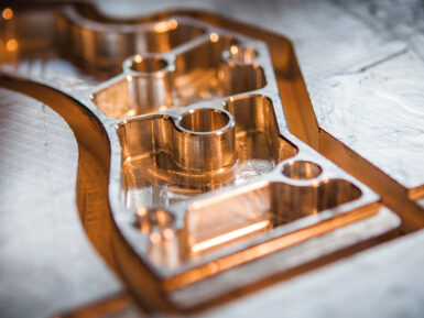 Piastra di alluminio completa lavorata con centro CNC Belotti Nesting