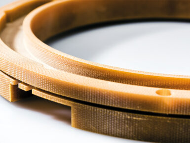 Componente in plastica tecnica lavorato con centro CNC Belotti Nesting